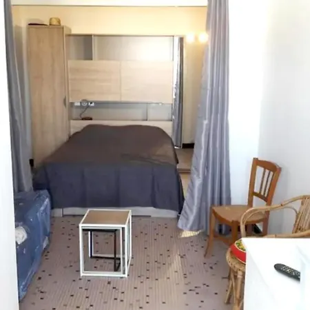 House With 2 Bedrooms In Mescherssurgironde With Enclosed Garden *