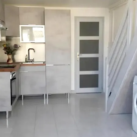 House With 2 Bedrooms In Mescherssurgironde With Enclosed Garden